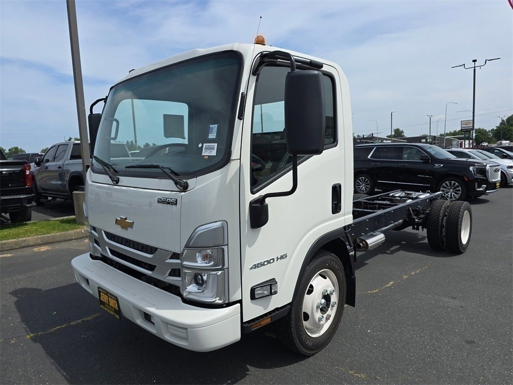 New 2024 Chevrolet Low Cab Forward image 9
