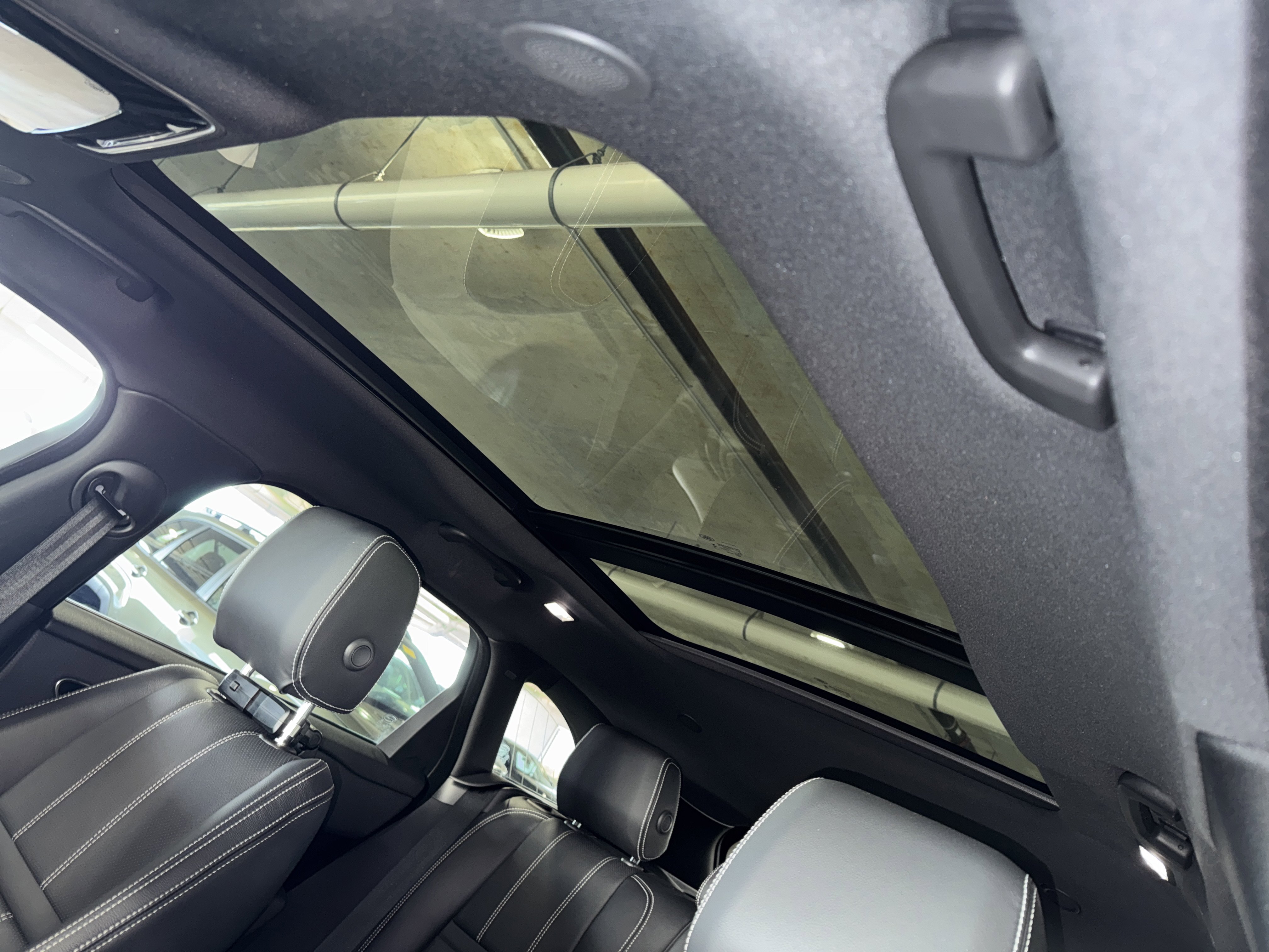 Used 2023 Land Rover Range Rover Velar R-Dynamic S image 31