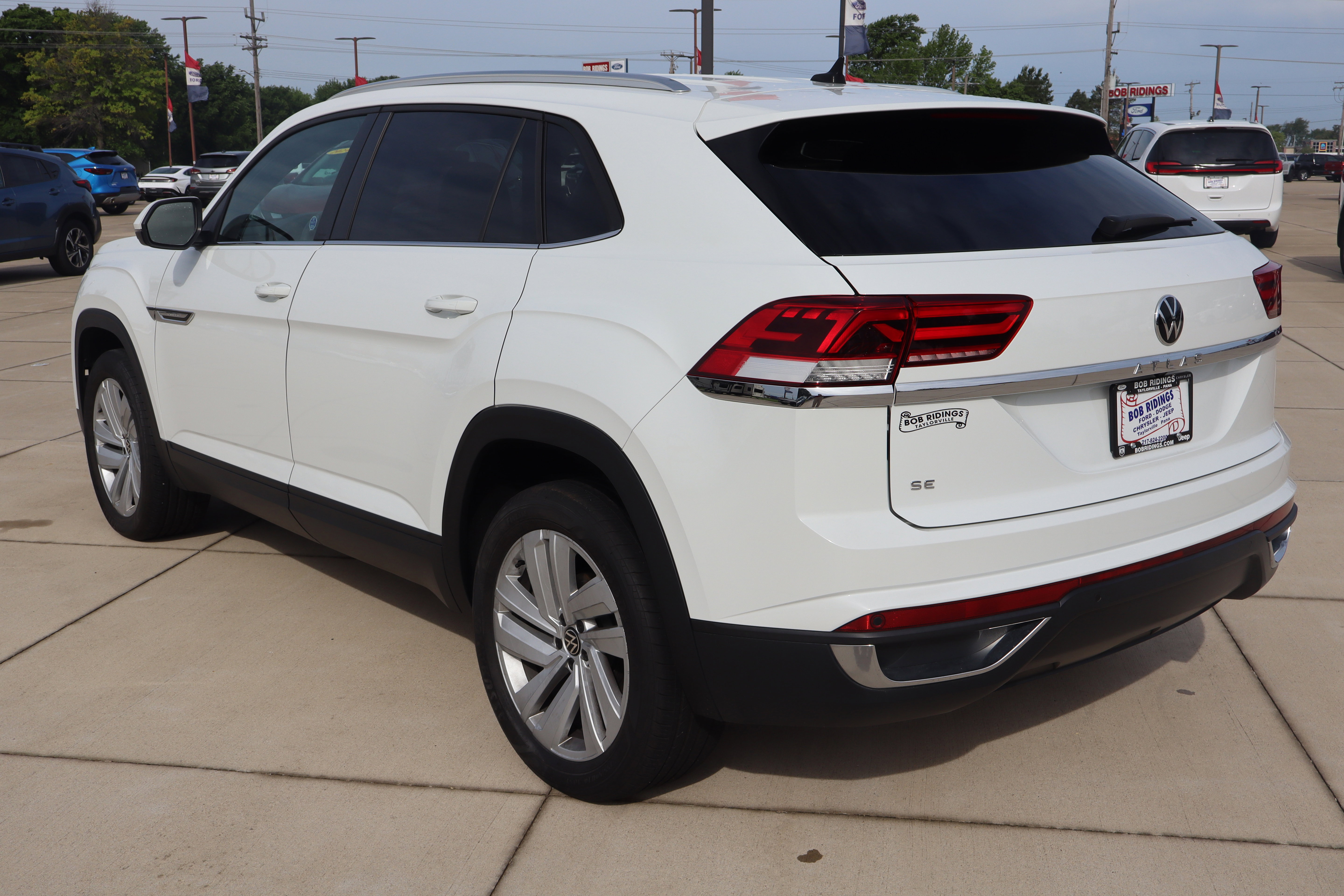 Used 2023 Volkswagen Atlas Cross Sport SE FWD image 8