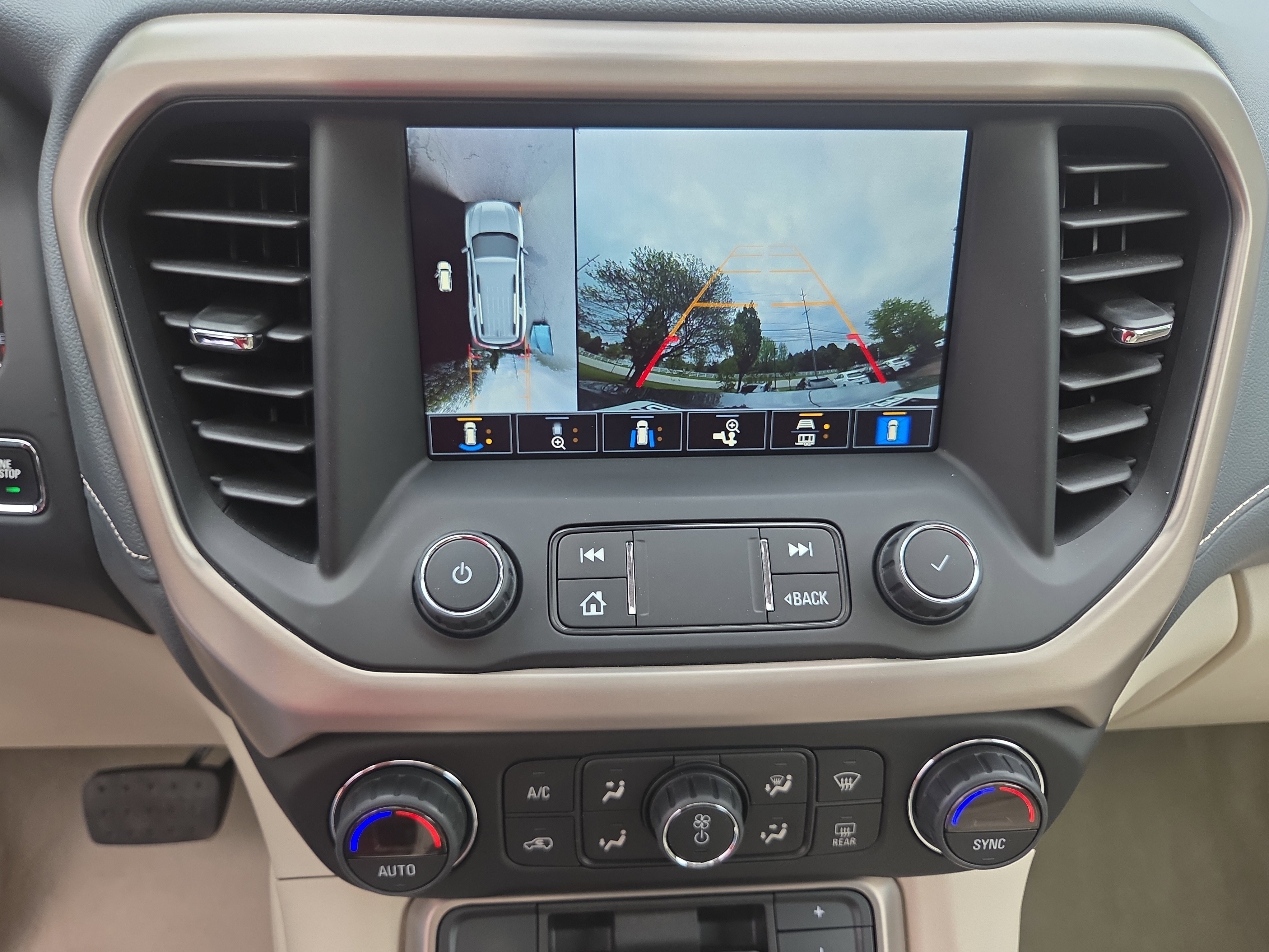 Used 2021 GMC Acadia Denali w/ Denali Ultimate Package AWD/4WD image 29