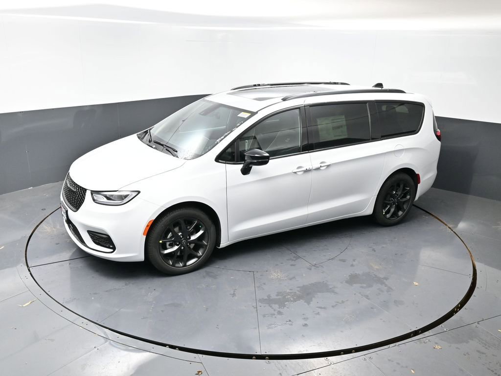 New 2026 Chrysler Pacifica Limited w/ S Appearance Package FWD image 37