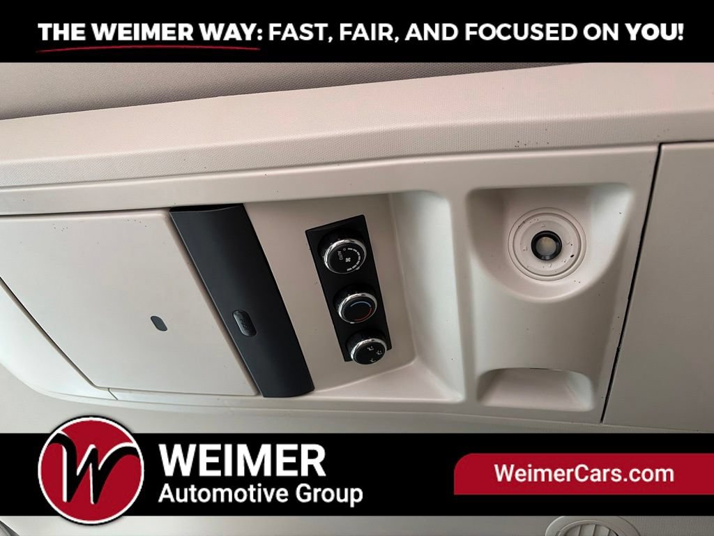 Used 2016 Chrysler Town & Country Touring-L FWD image 7