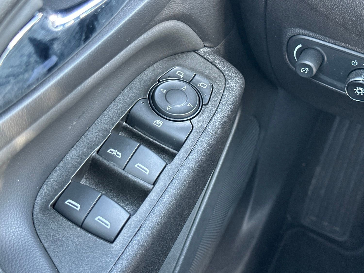 Used 2024 Chevrolet Equinox LT AWD/4WD image 33