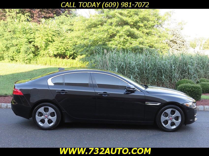 Used 2017 Jaguar XE image 4