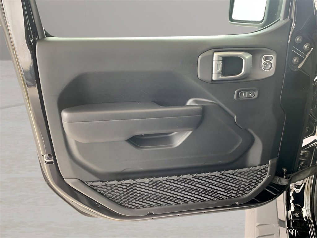 Used 2021 Jeep Gladiator Sport image 11