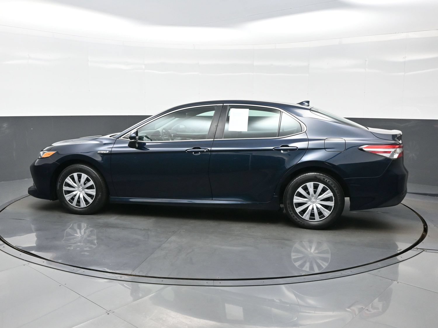 Used 2020 Toyota Camry LE w/ Fleet Convenience Package FWD image 3