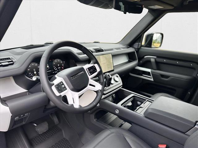 New 2024 Land Rover Defender 110 SE image 11