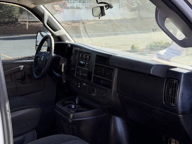 Used 2018 GMC Savana 2500 w/ Driver Convenience Package image 18