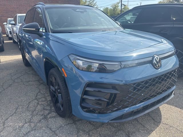 Used 2025 Volkswagen Tiguan SE R-Line AWD/4WD image 11