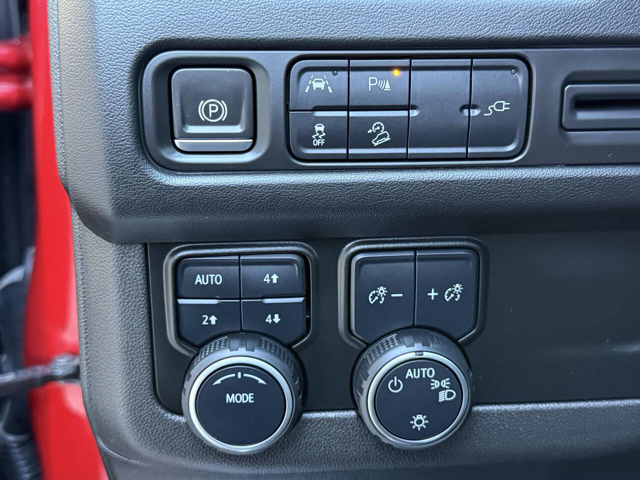 Used 2022 Chevrolet Tahoe Z71 image 26