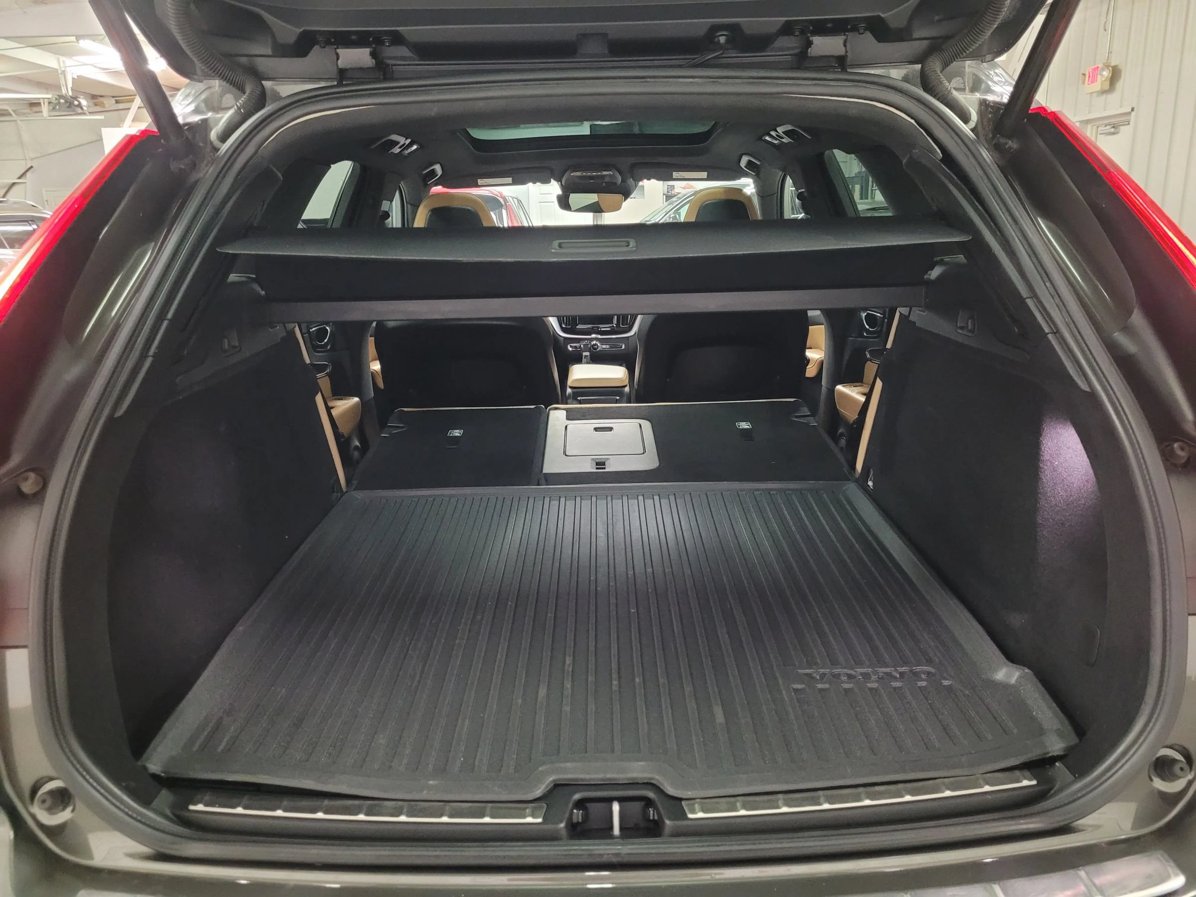 Used 2018 Volvo XC60 T5 Momentum w/ Vision Package AWD/4WD image 41