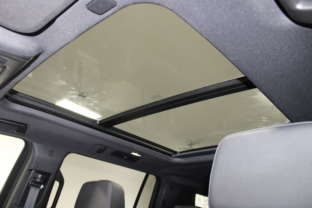 Used 2023 Chevrolet Suburban Z71 w/ Luxury Package image 56