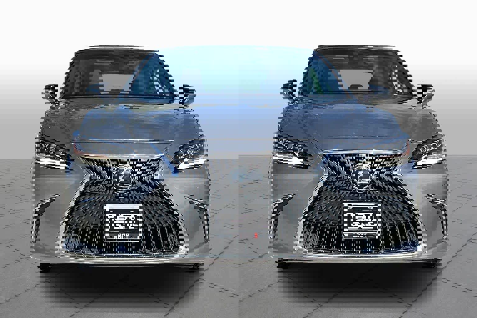 Used 2019 Lexus ES 350 Ultra Luxury w/ Accessory Package image 3