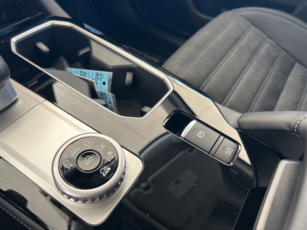 New 2025 Mitsubishi Outlander SE image 9