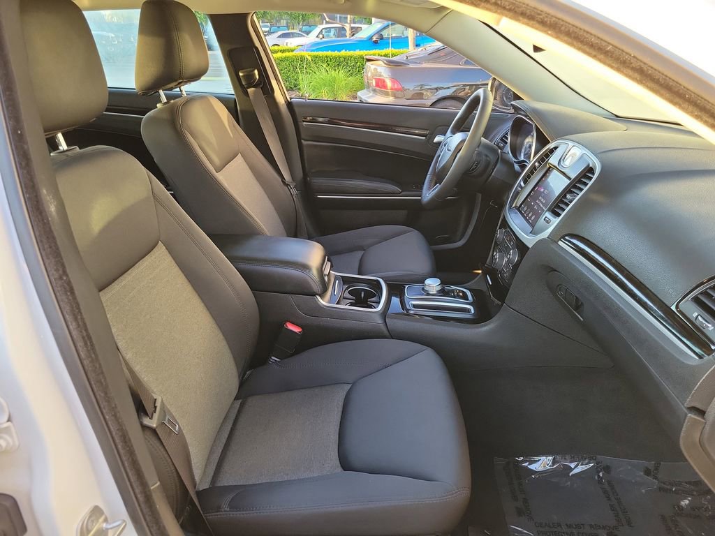 Used 2023 Chrysler 300 Touring w/ Sport Appearance Package image 16