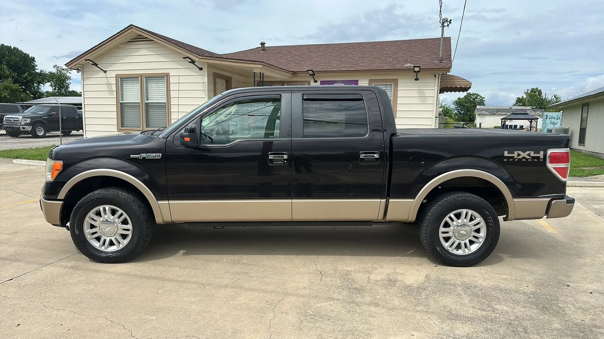 Used 2013 Ford F150 Lariat w/ Mid Equipment Group AWD/4WD image 2