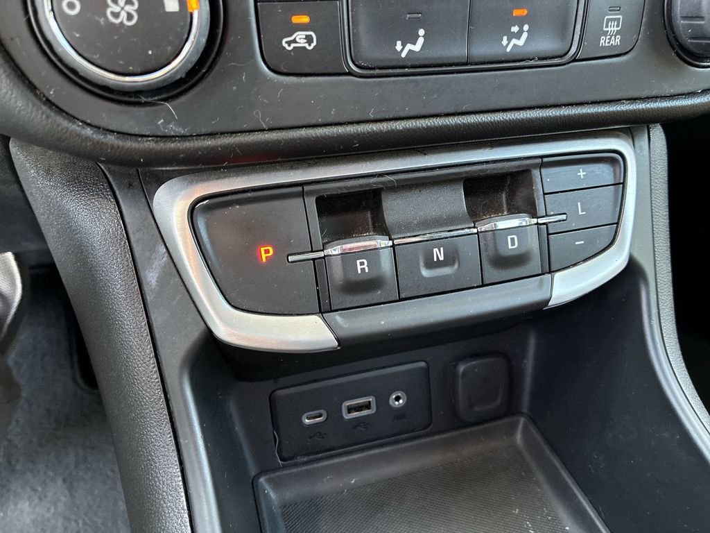 Used 2022 GMC Terrain SLE image 18