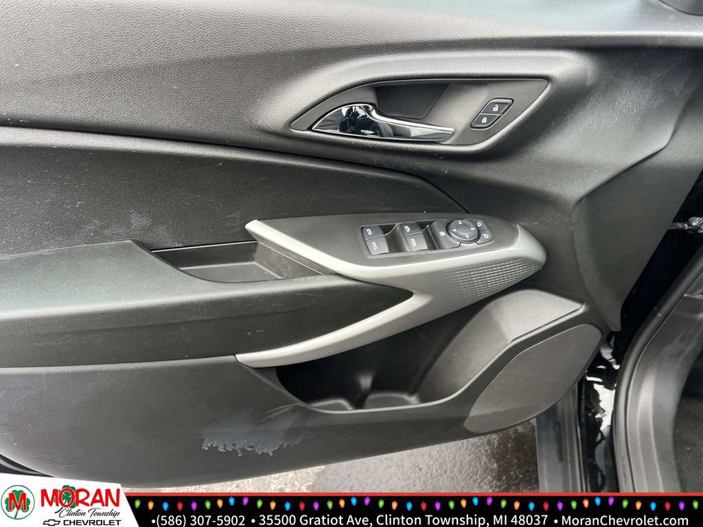 Certified 2024 Chevrolet Trax RS w/ Driver Confidence Package image 14