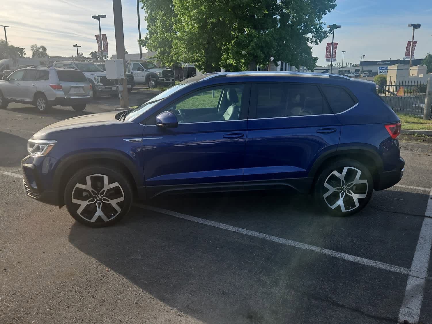 Used 2022 Volkswagen Taos SEL image 5