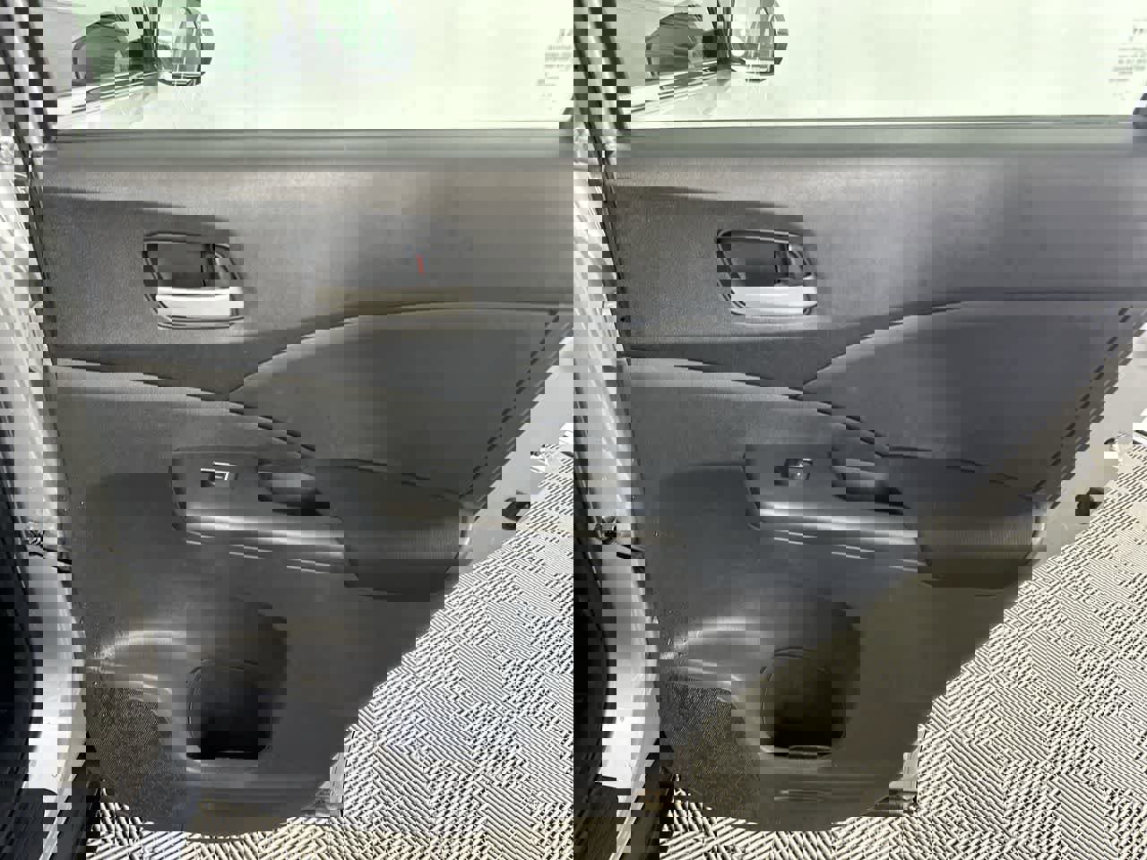 Used 2015 Honda CR-V LX image 23