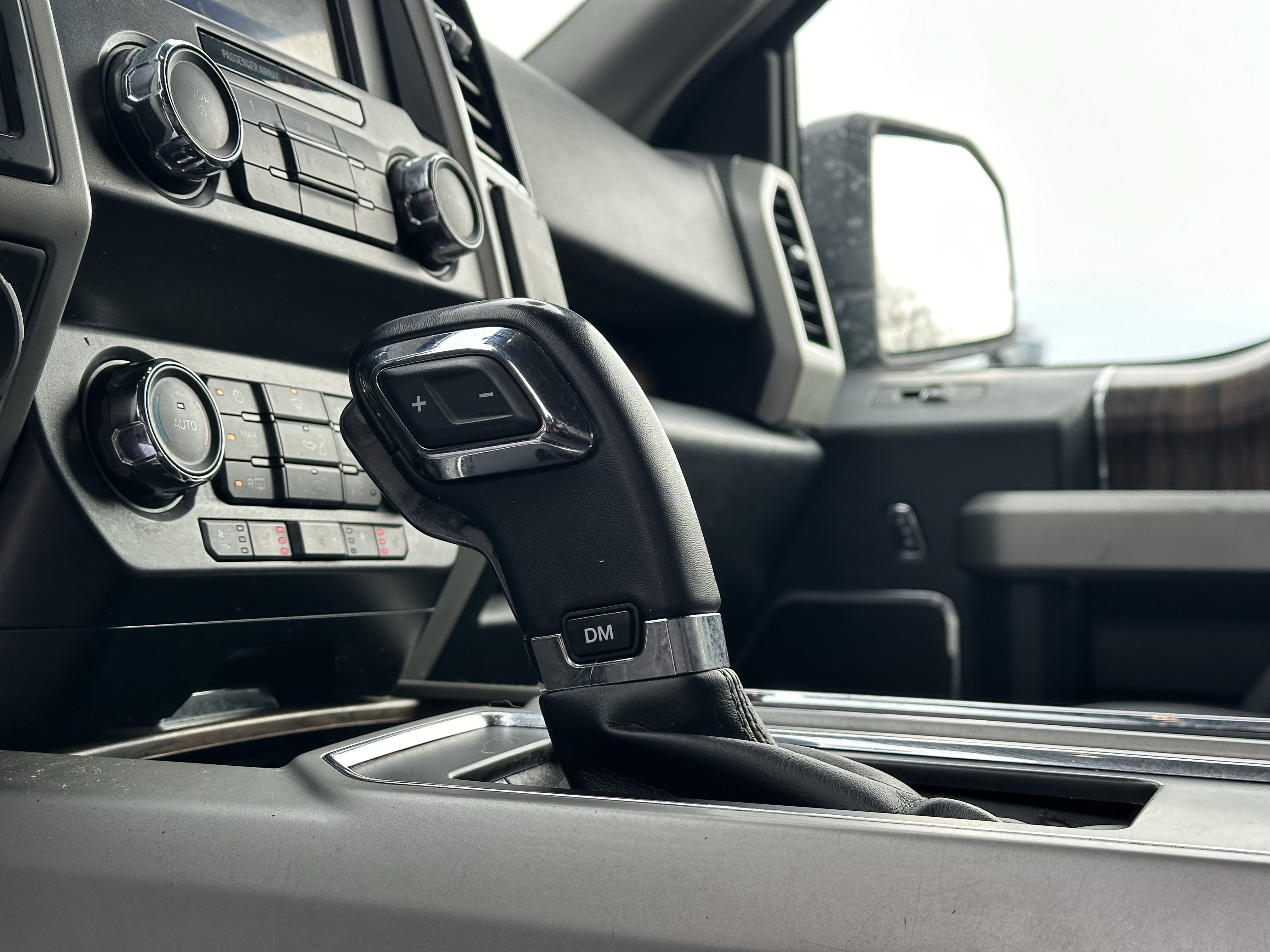 Used 2020 Ford F150 Lariat w/ Trailer Tow Package image 19