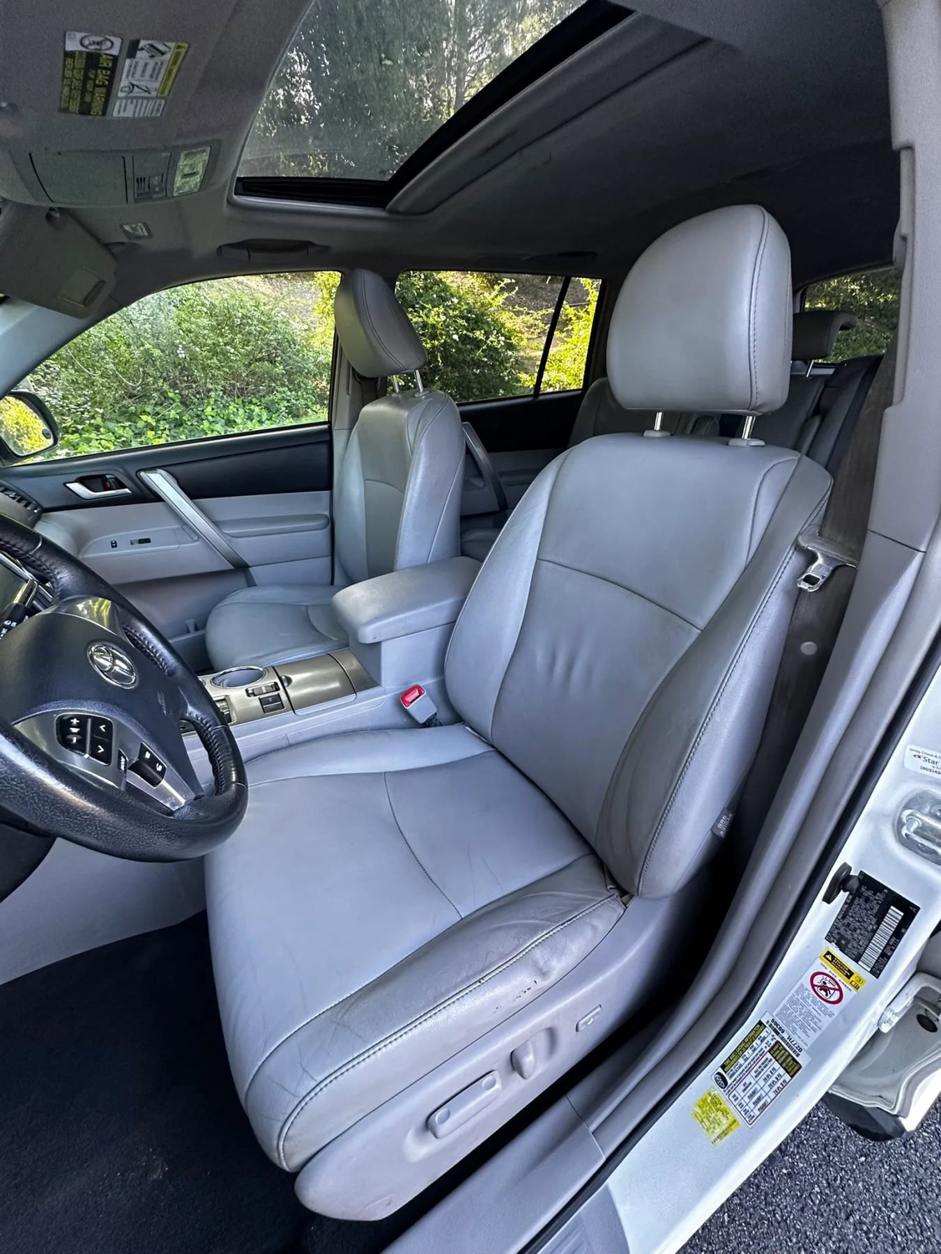 Used 2013 Toyota Highlander SE FWD image 16