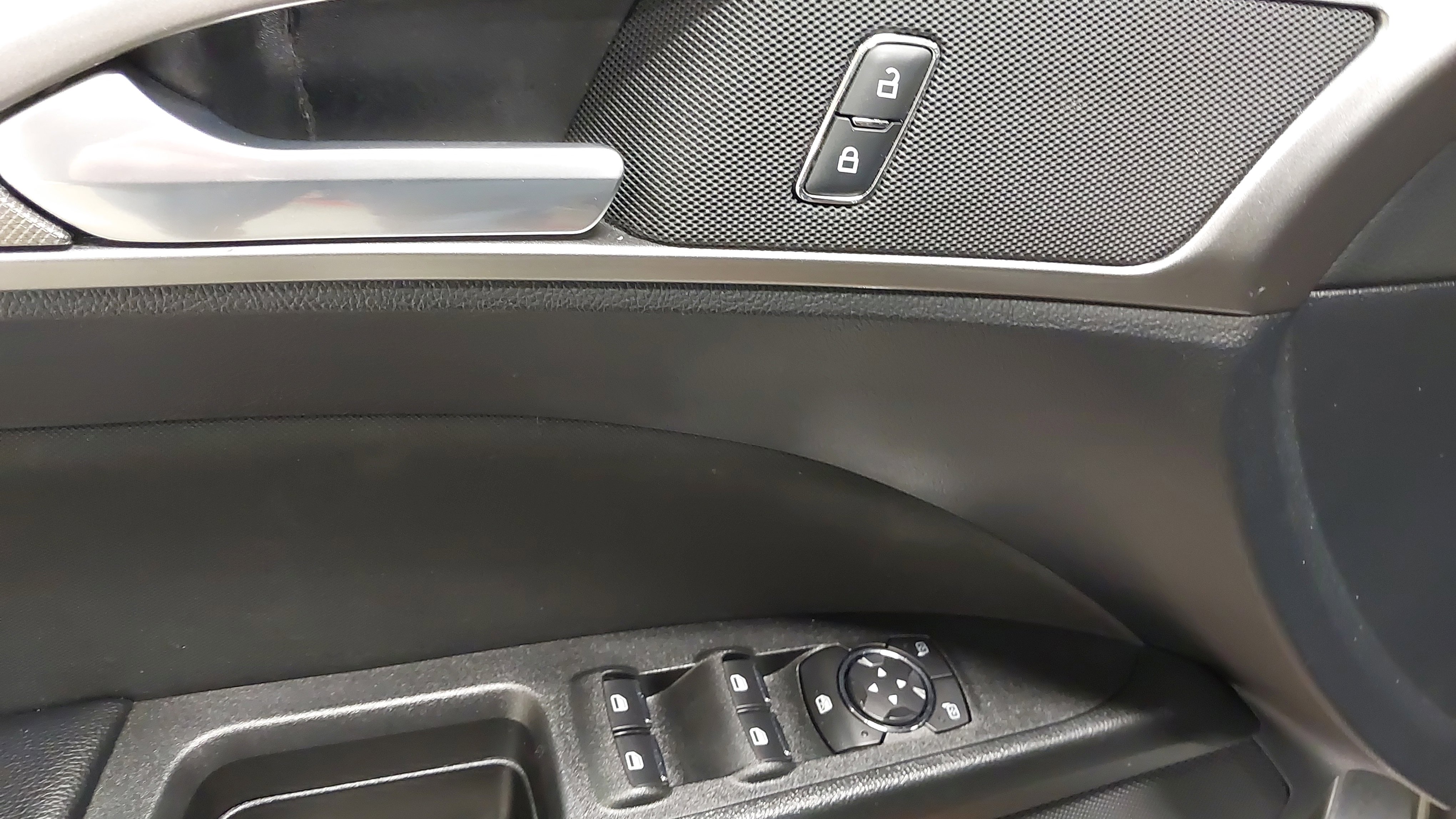 Used 2019 Ford Fusion SE image 25