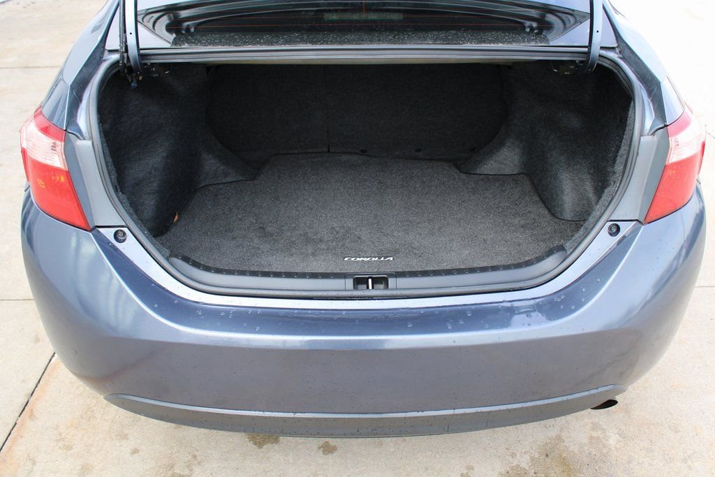 Used 2017 Toyota Corolla LE w/ Carpet Mat Package (TMS) image 26