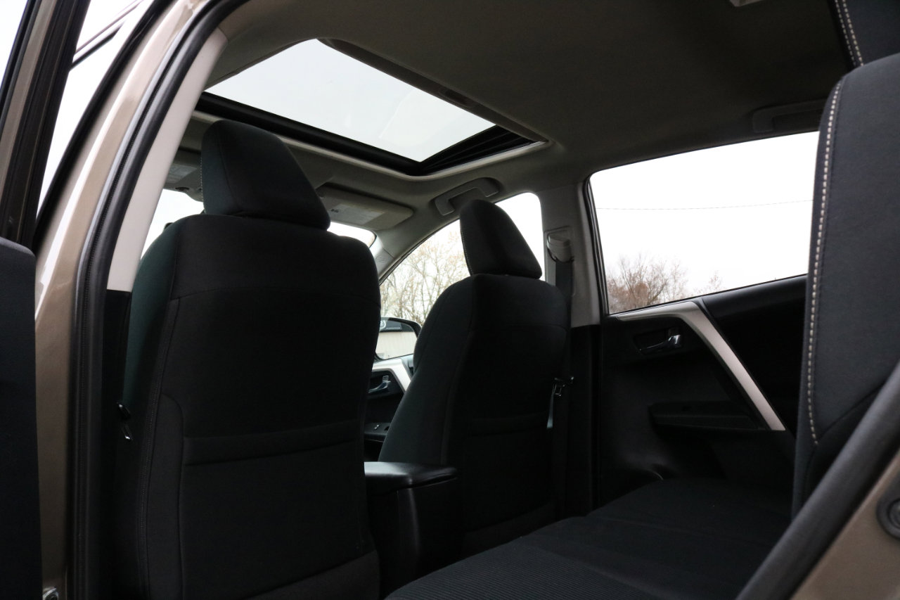 Used 2015 Toyota RAV4 XLE image 35