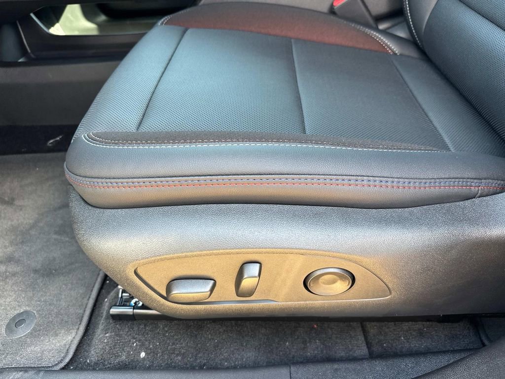 Used 2025 Chevrolet Equinox EV RS image 10