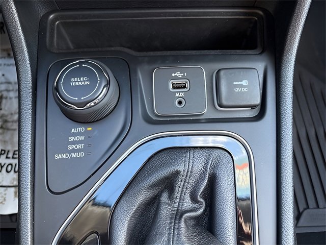 Used 2022 Jeep Cherokee Limited w/ Mopar Interior Package image 18