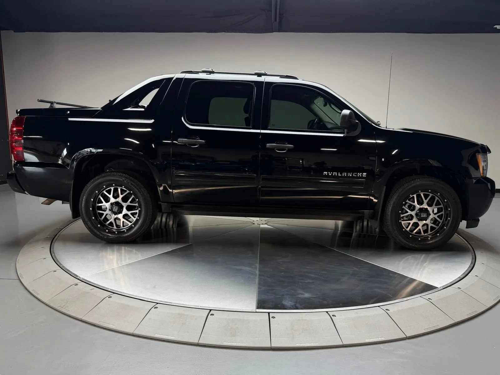 Used 2012 Chevrolet Avalanche LS AWD/4WD image 6