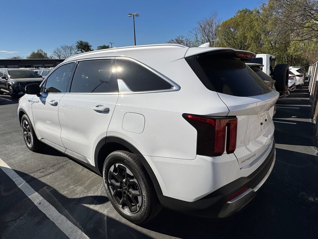 Certified 2025 Kia Sorento S w/ Panoramic Sunroof Package image 6