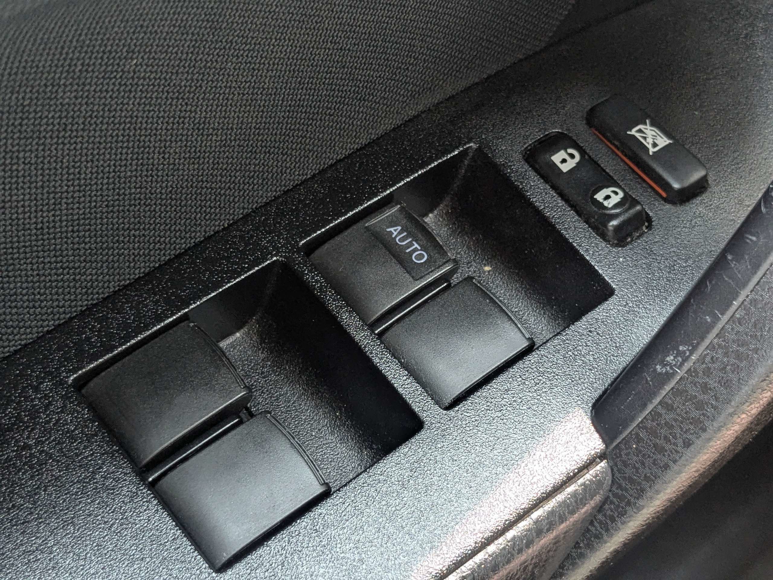 Used 2015 Toyota Corolla LE FWD image 24