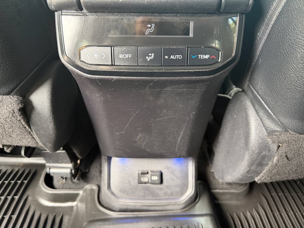 Used 2024 Toyota Highlander LE FWD image 14