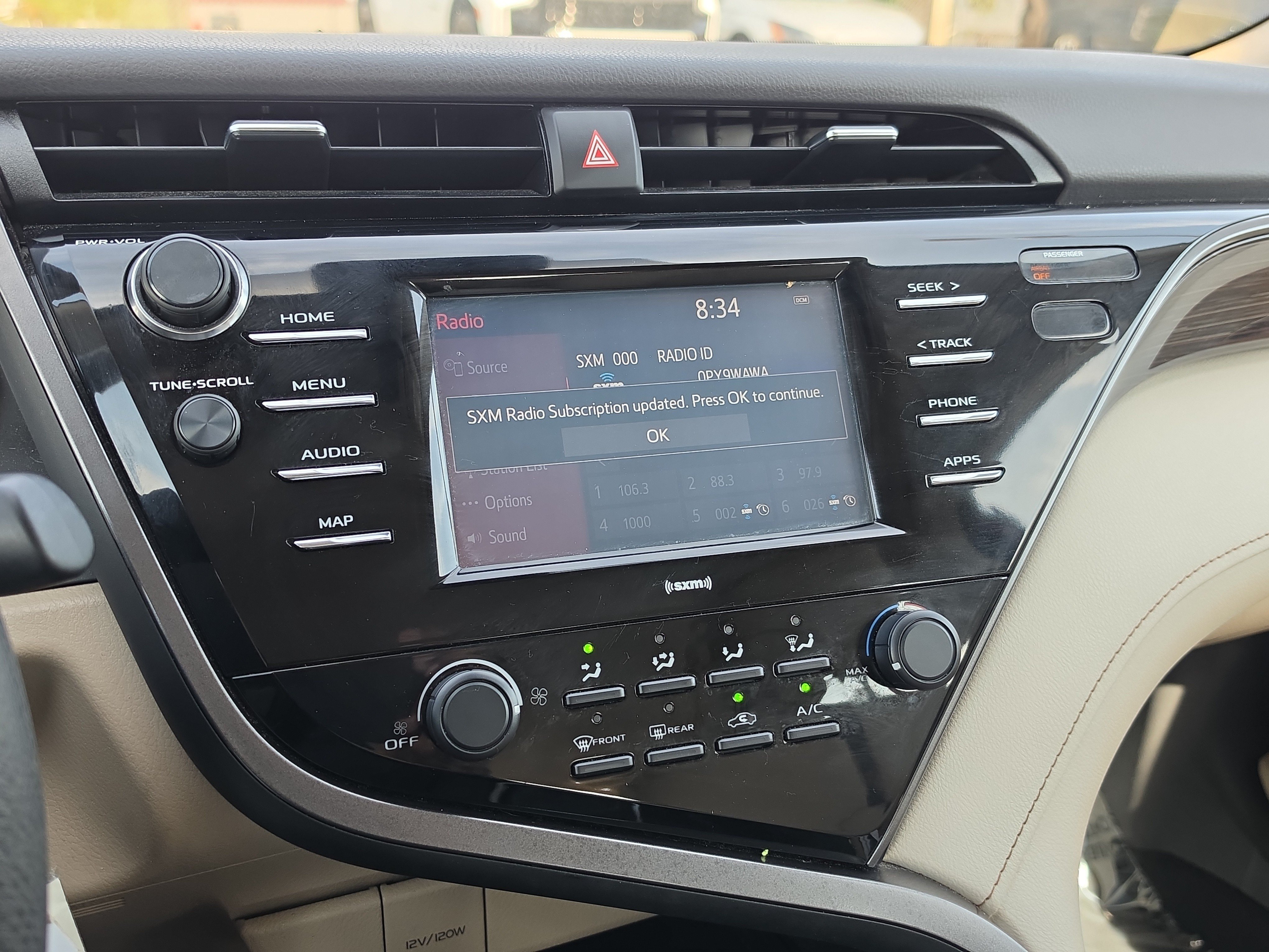 Used 2020 Toyota Camry LE FWD image 25