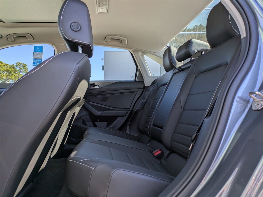 Used 2023 Volkswagen Jetta SE image 13