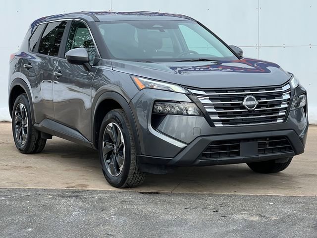 Used 2024 Nissan Rogue SV image 1