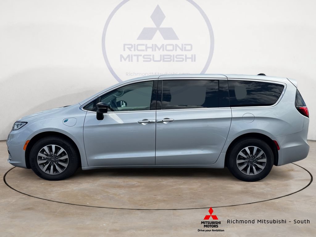 Used 2024 Chrysler Pacifica Limited FWD image 6