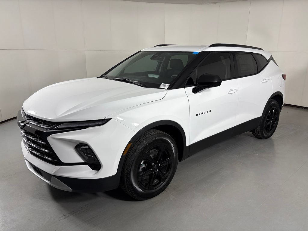 New 2026 Chevrolet Blazer LT w/ Midnight/Sport Edition FWD image 5
