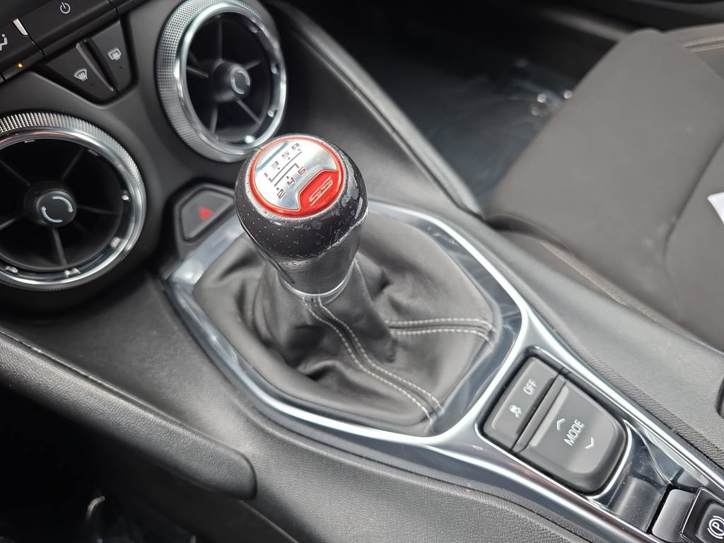 Used 2018 Chevrolet Camaro SS RWD image 31