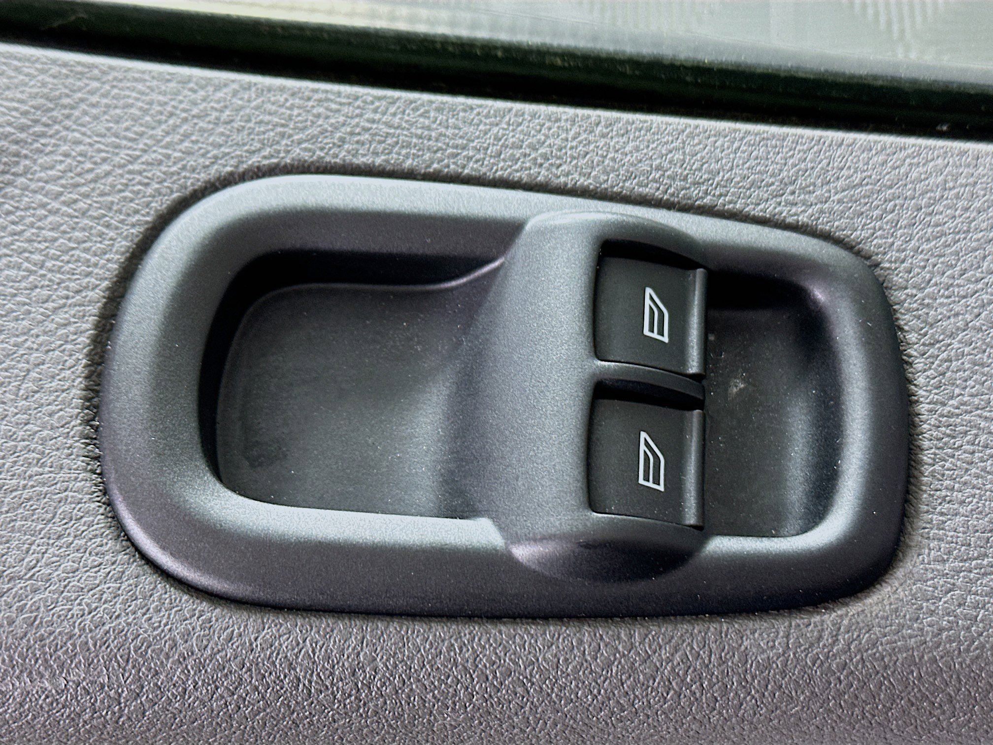 Used 2022 Ford Transit 150 Medium Roof image 14