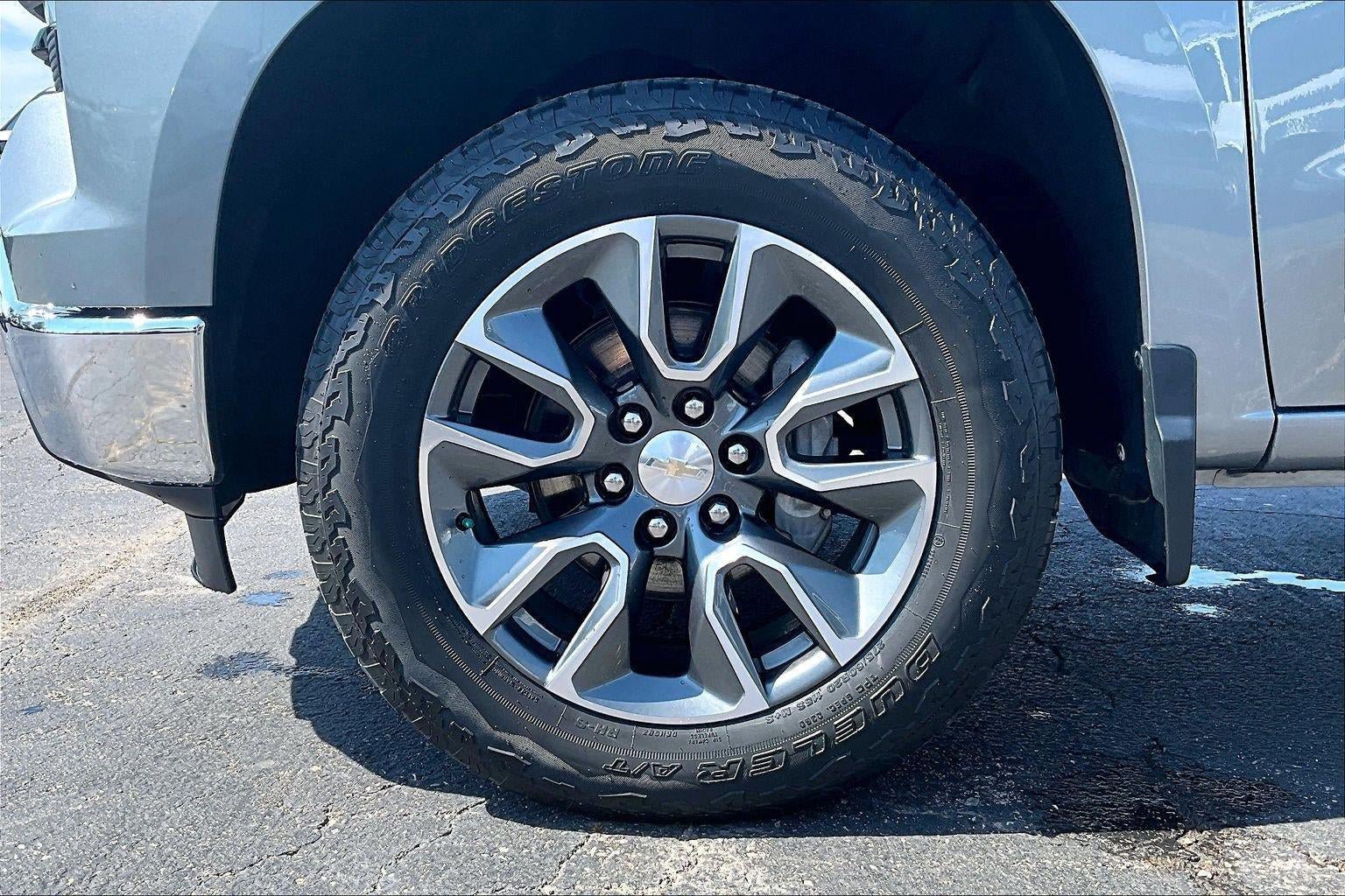 Used 2023 Chevrolet Silverado 1500 LT AWD/4WD image 9