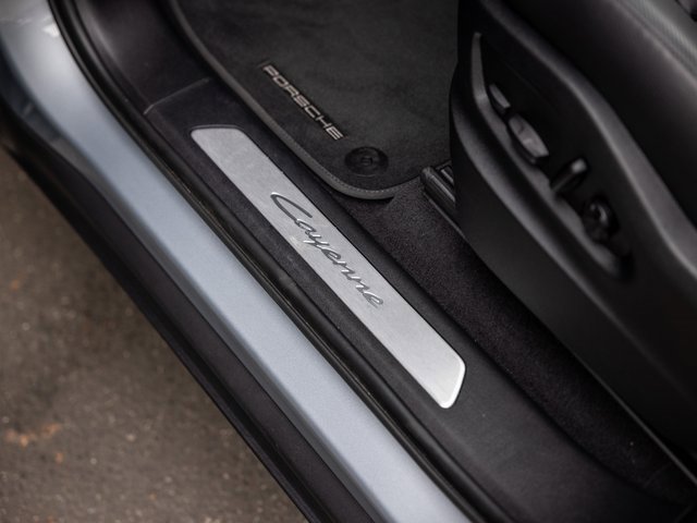Used 2025 Porsche Cayenne image 26