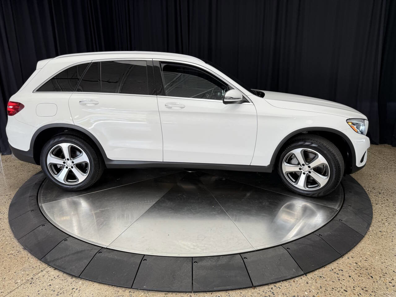 Used 2017 Mercedes-Benz GLC 300 4MATIC image 6