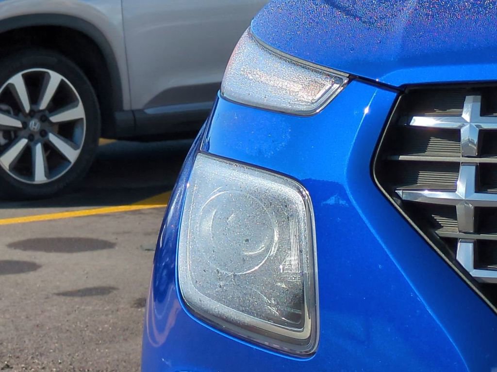 Certified 2025 Hyundai Venue SEL image 9