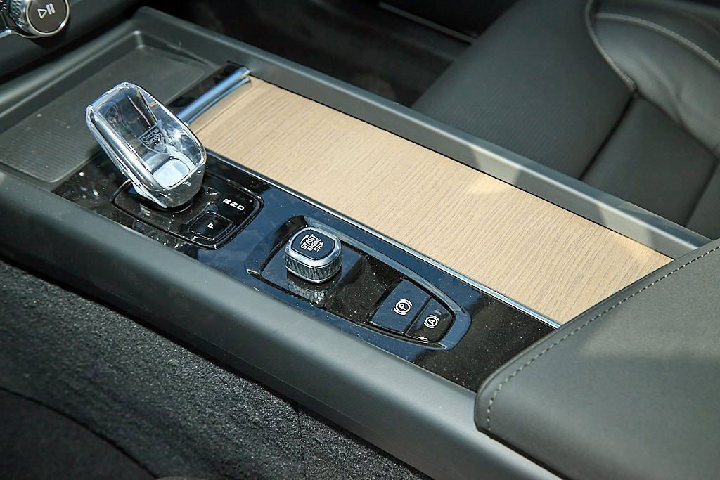 New 2026 Volvo XC60 B5 Ultra w/ Climate Package image 17