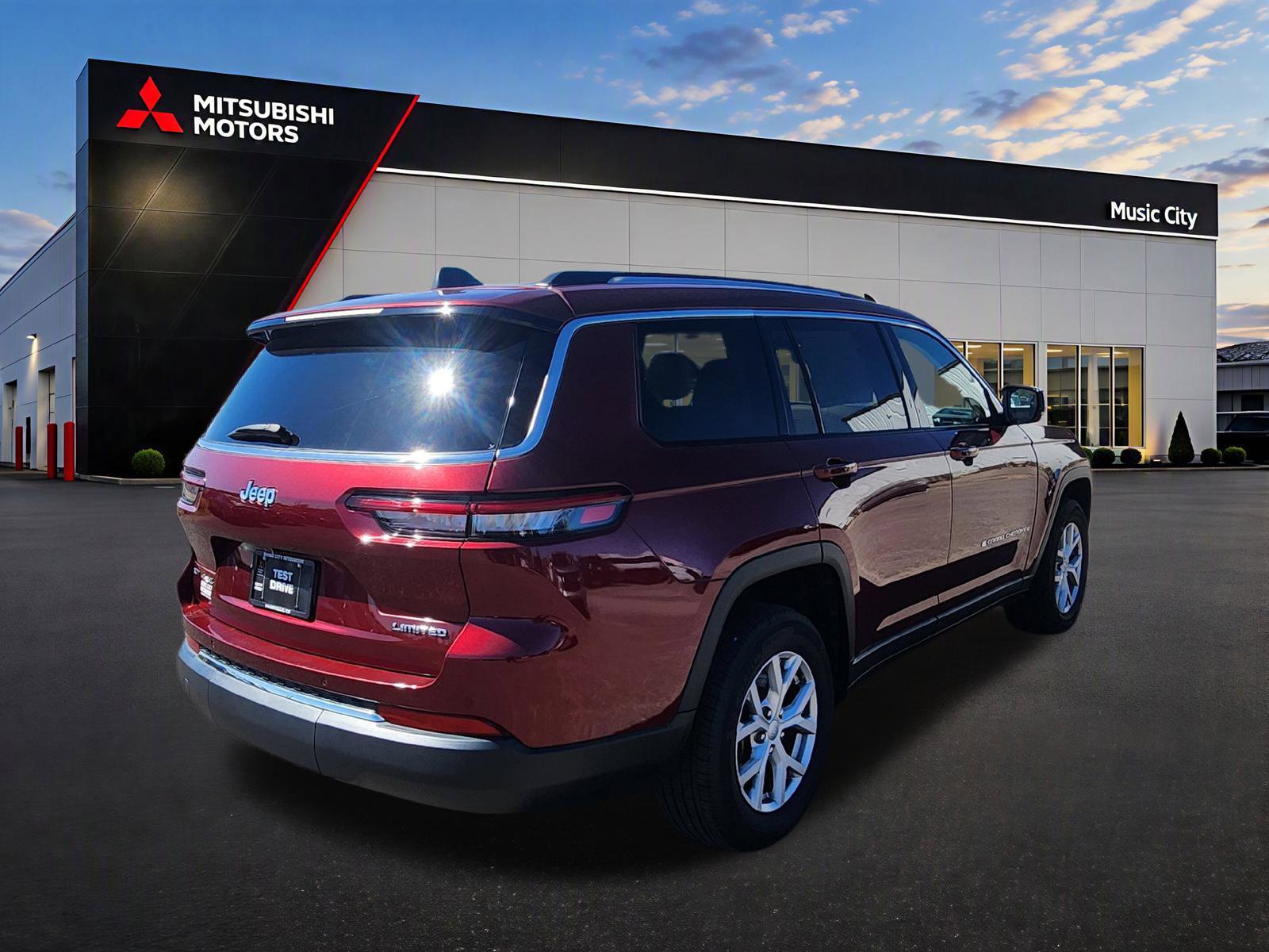 Used 2021 Jeep Grand Cherokee L Limited AWD/4WD image 7