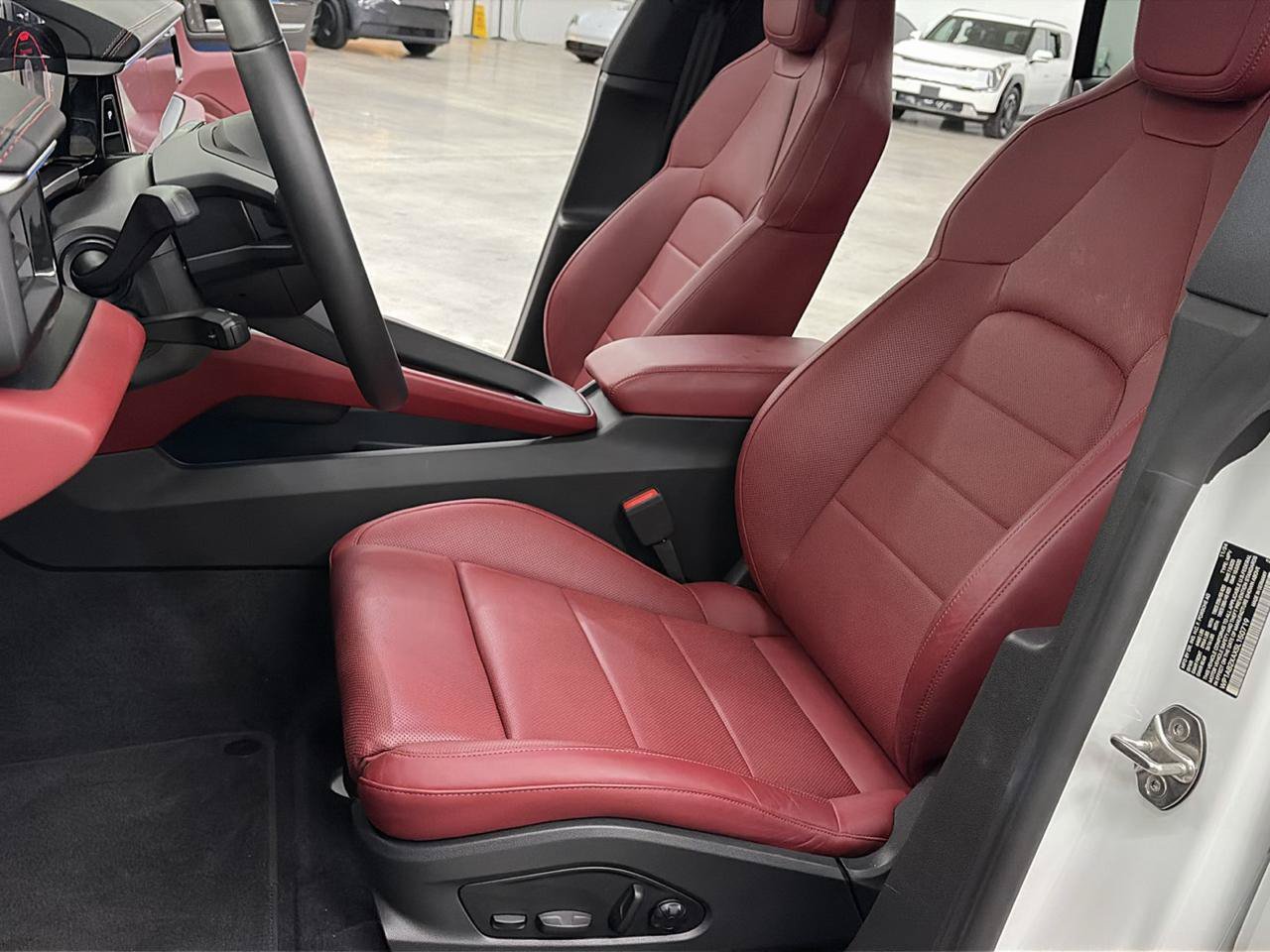 Used 2025 Porsche Macan 4S Electric w/ Premium Package AWD/4WD image 23