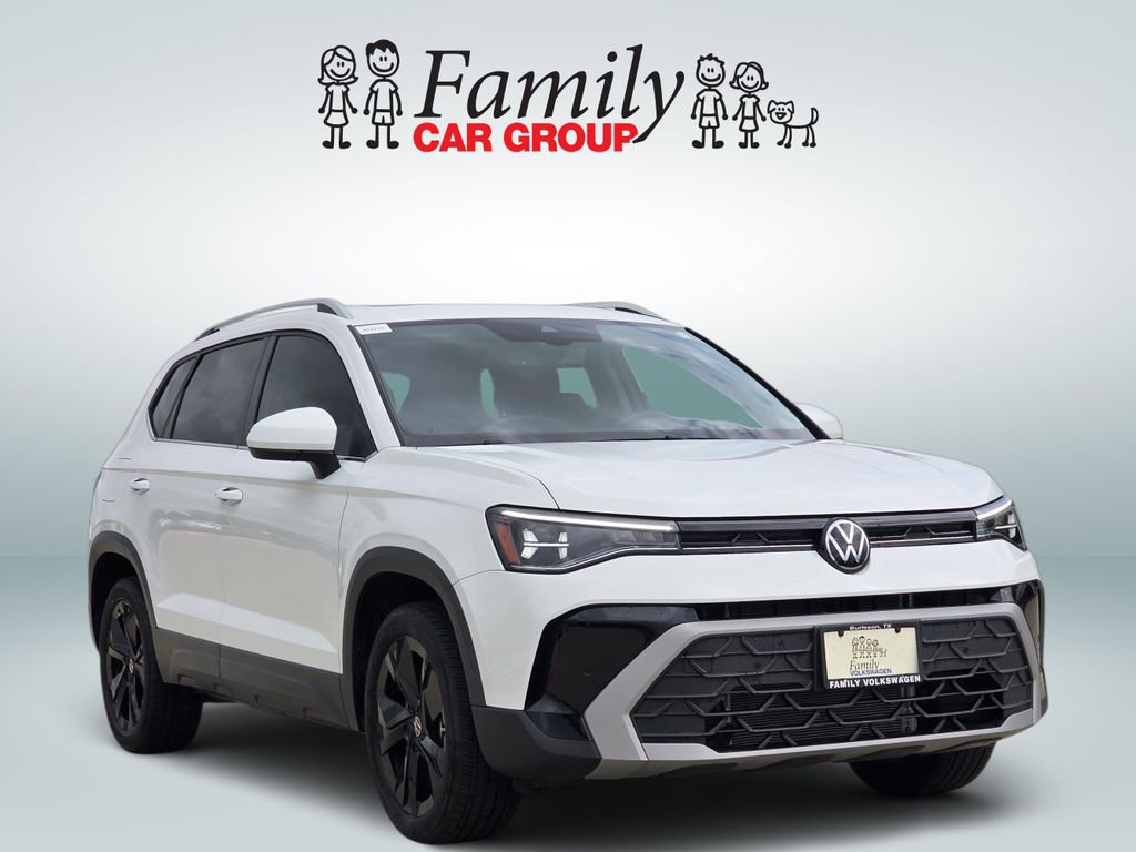 Used 2025 Volkswagen Taos SE FWD image 2